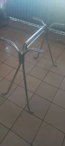 Cavalete cromado para mesa