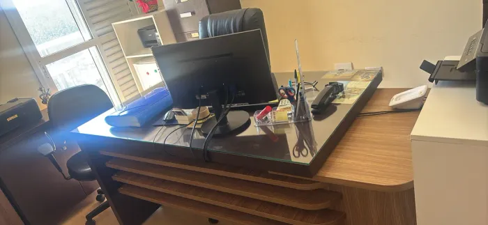 Mesa escritório com vidro diretoria