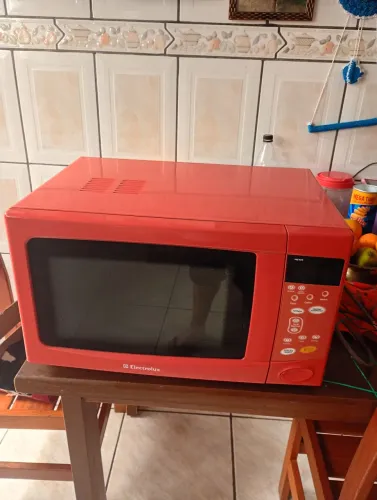vendo microondas usado funcionando perfeitamente e com o prato..apenas precisa de uma pint