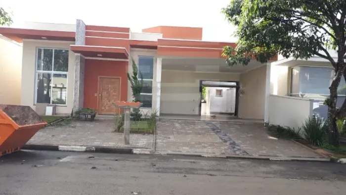 Casa em condomínio a venda em Holambra, 3 quartos sendo 1 suíte e 4 vagas