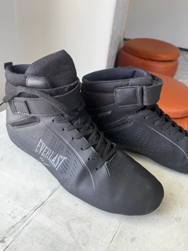 Bota everlast tamanho 40