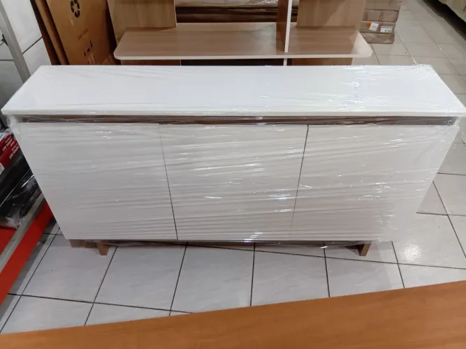 Aparador branco com 3 Portas