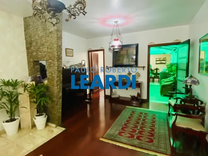 CASA ASSOBRADADA - PERDIZES - SP