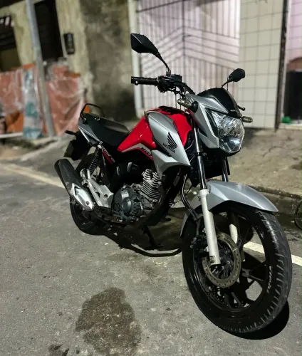 Titan 2023 com 38 mil quilômetros rodados