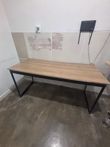 Vendo Mesa de escritório excelente para estudos