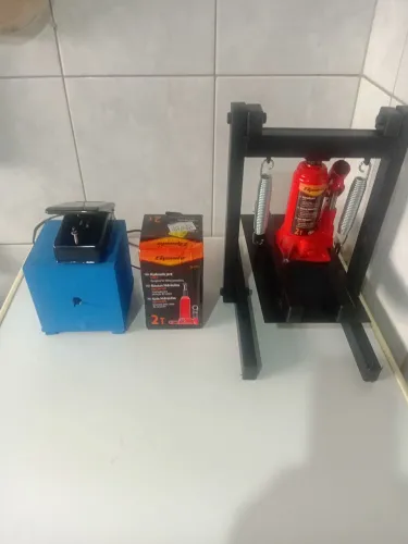 Vendo esta máquinas aceito trocar por algo do meu enterresse.