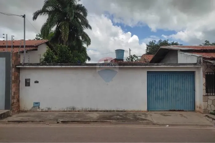 CASA Á VENDA NO LAERCIO CABELINE
