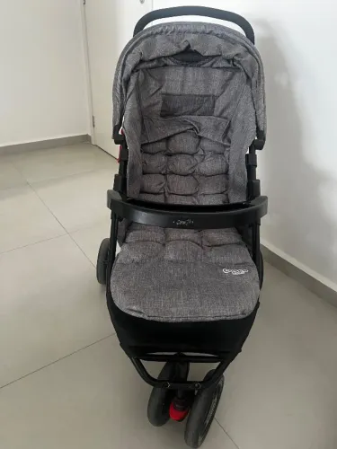 700,00 Carrinho de bebe + berço portátil 