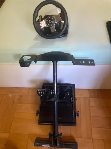 Volante Logitech + pedal em perfeito estado, revisados