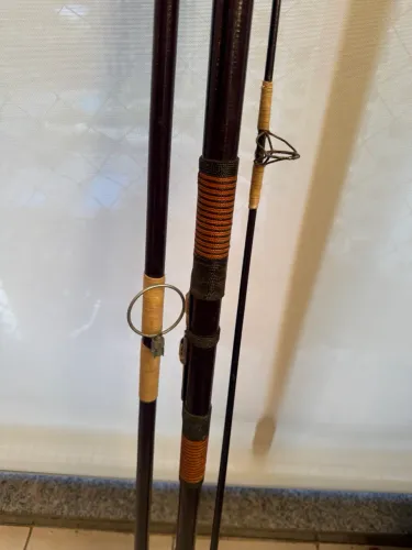 Vara de Pesca Antiga Vintage - Modelo Clássico em Várias Partes