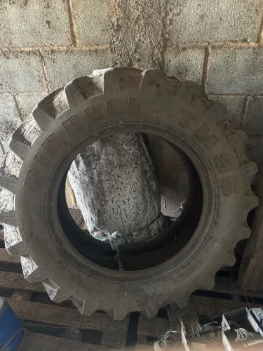 Pneu para trator da marca Pirelli 12 4/24