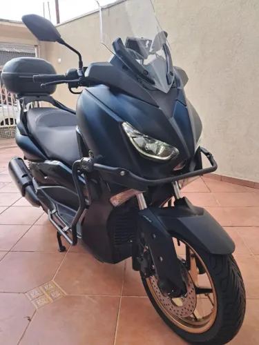 Xmax 250 com acessórios