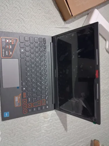 Troco um notebook por uma máquina de costura em bom estado de conservação