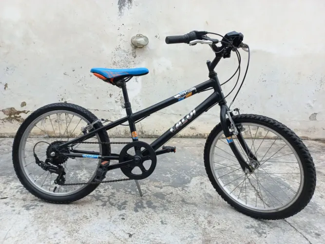 Bicicleta Caloi Hot Wheels aro 20. 7 marchas.