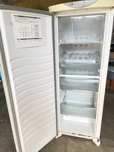 Freezer e geladeira vertical.  2 em 1. 