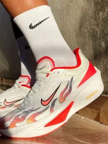 NIKE ZOOM FLY