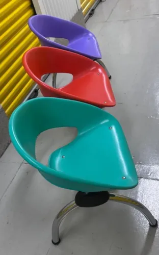 Longarina colorida três assento 