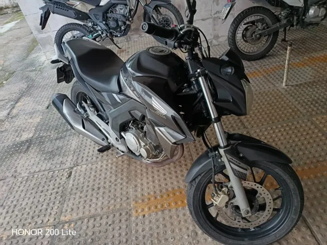 Twitter 250cc vendo ou troco..