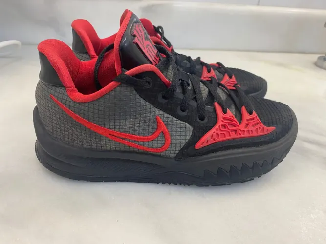 Nike Kyrie Low 4 Original Preto/Vermelho Tam. 38 + Caixa