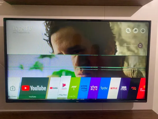 Vendo televisão de 50 polegadas está com umas listra na tela nunca foi aberta
