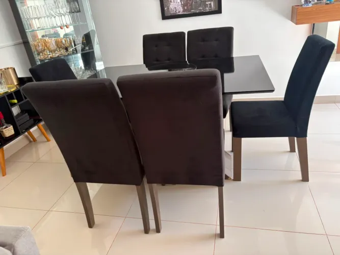 Mesa de Jantar (135cm x 90cm) + 06 cadeiras