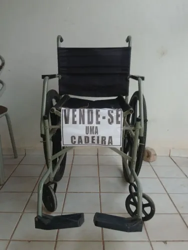 Cadeira de rodas seminova