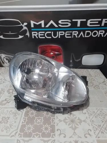 Farol nissan March lado direito 2011 / 2012 / 2013 / 2014