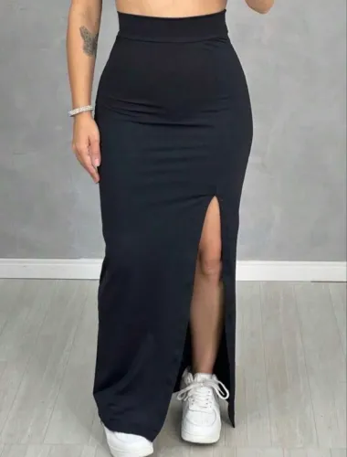 Saia longa preta com fenda