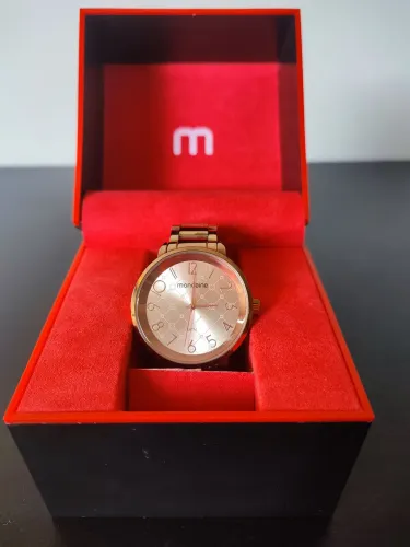 Relógio feminino Mondaine dourado
