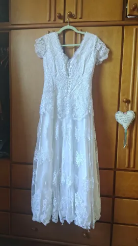 Vestido de noiva manequim 38 bordado à mão em renda francesa e mini pérolas, usado uma vez