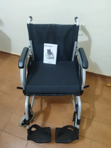 Cadeira de Rodas Nova