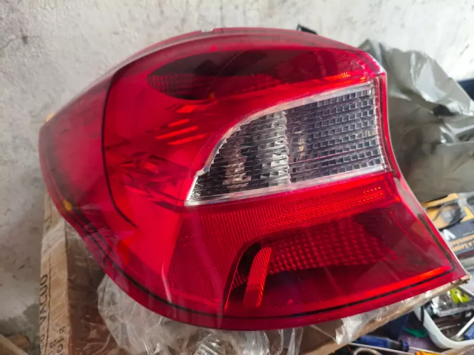 Lanterna Ford ka