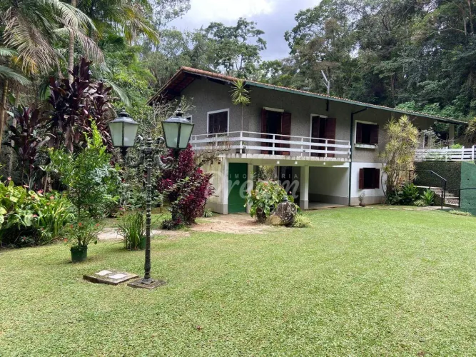 Casa com 3 dormitórios à venda, 186 m² por R$ 780.000,00 - Quebra Frascos - Teresópolis/RJ