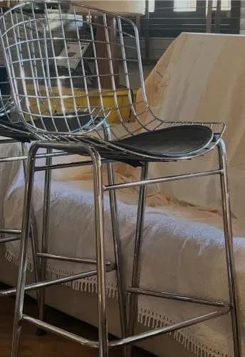 Banqueta em aramado Bertoia