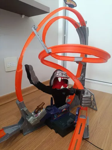 Pista hotwheels gorilla atach track racing loop