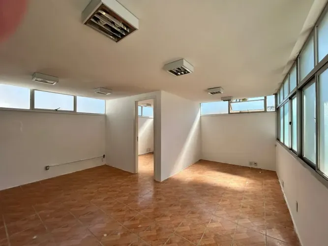 Sala comercial à venda com 64m² no bairro Bom Fim - Porto Alegre