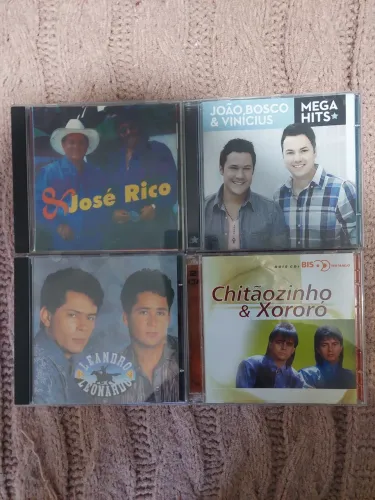 Lote 4 CDs sertanejos antigos, Leandro e leonardo, Chitãozinho e Xororó e mais (descrição)