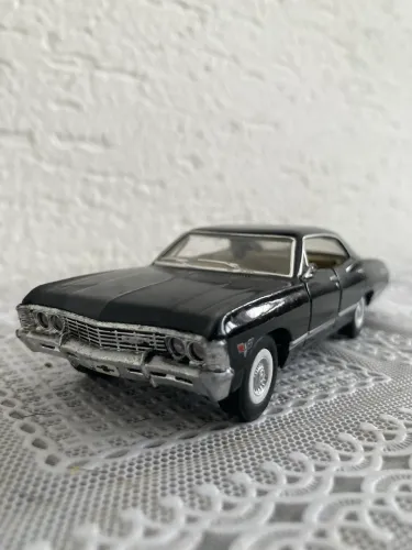 IMPALA 1967 SOBRENATURAL ESCALA 1/43