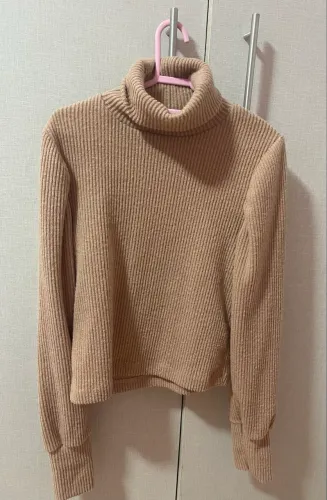 Blusa de tricô infantil canelado gola alta bege - Excelente estado