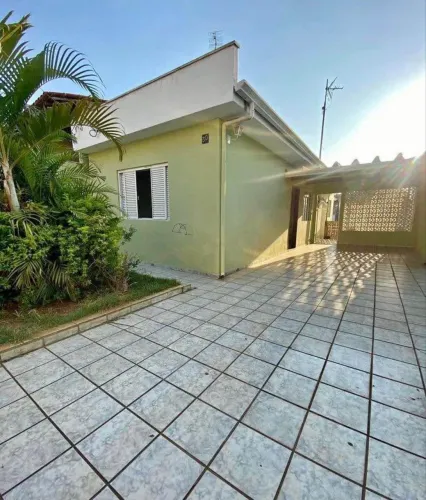 vendo casa no Jaderlandia rua C TB