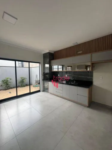 Casa à Venda em Condomínio Fechado no Bairro Quinta da Mata em Ribeirão Preto com Piscina.