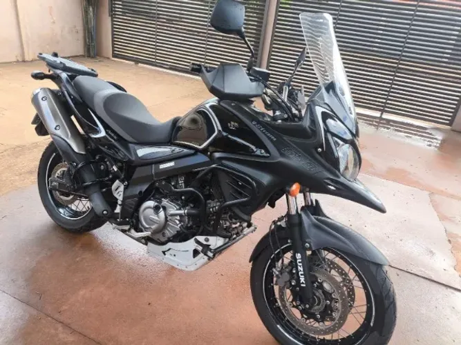 V-Strom 650 XT novíssima e cheia de acessórios!