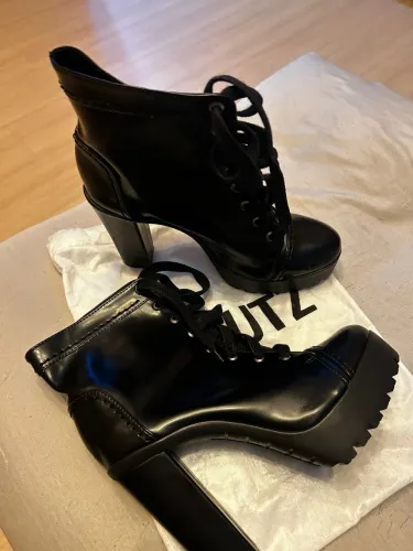 Bota Schutz n. 39 preta NOVA