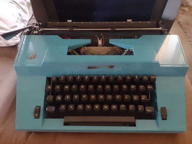 Máquina de escrever antiga
