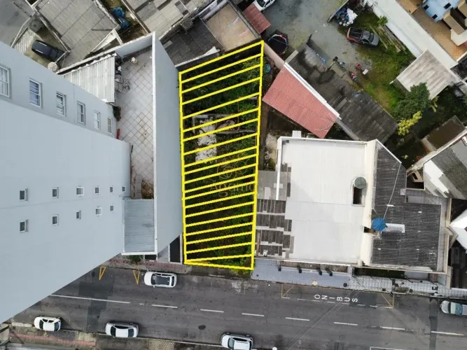 Oportunidade Única: Lote Central em Itajaí com Grande Potencial Comercial