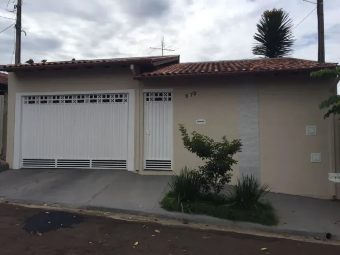 Casa com 2 dormitórios para venda e locação no bairro Núcleo Habitacional Nobuji Nagasawa