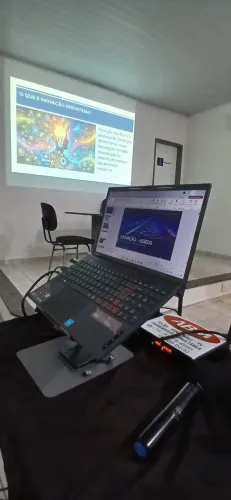 VENDO 2 PROJETORES NO PRECINHO