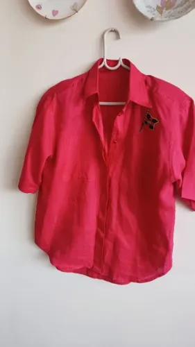 Camisa de linho vermelha com manga curta, M