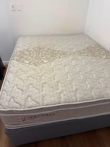 Cama Box Baú Queen + Colchão Molas Ensacadas Toraflex Serenata - Estado de Novo.
