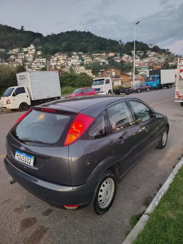 Ford Focus 1.8 16V 5P 2003